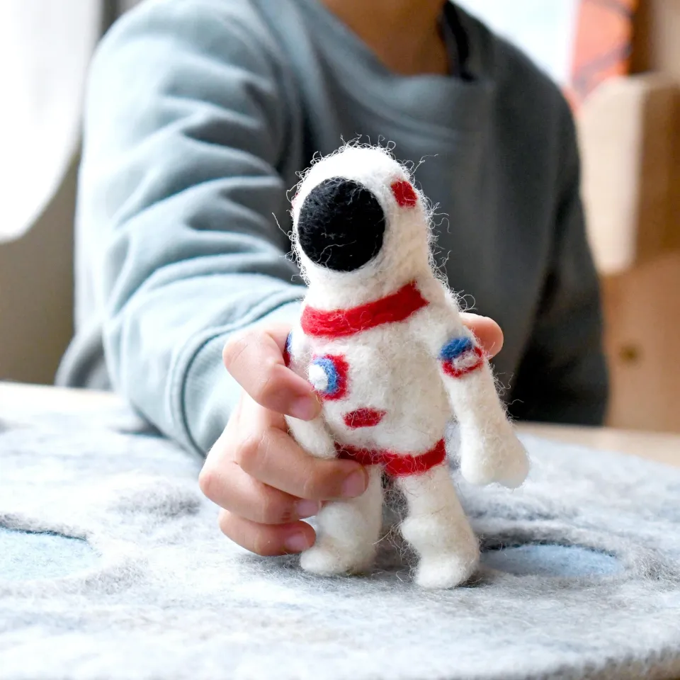 Tara Treasures Felt Space astronauta feltro 14 cm