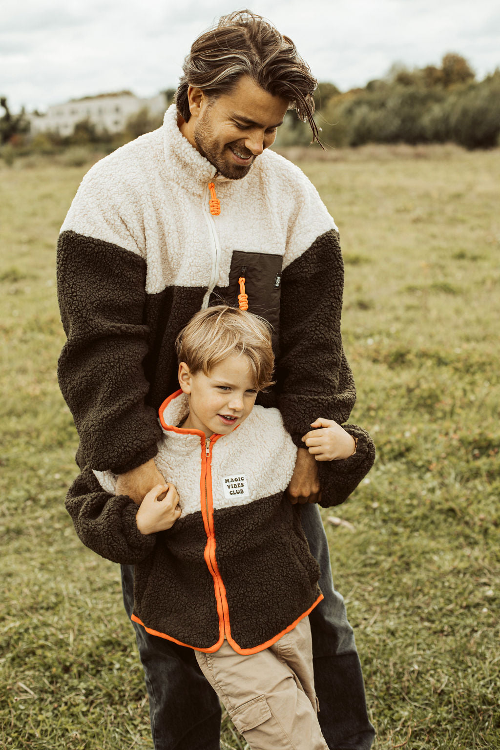 Ella and Rapha Icon giacca teddy uomo kaki taschino
