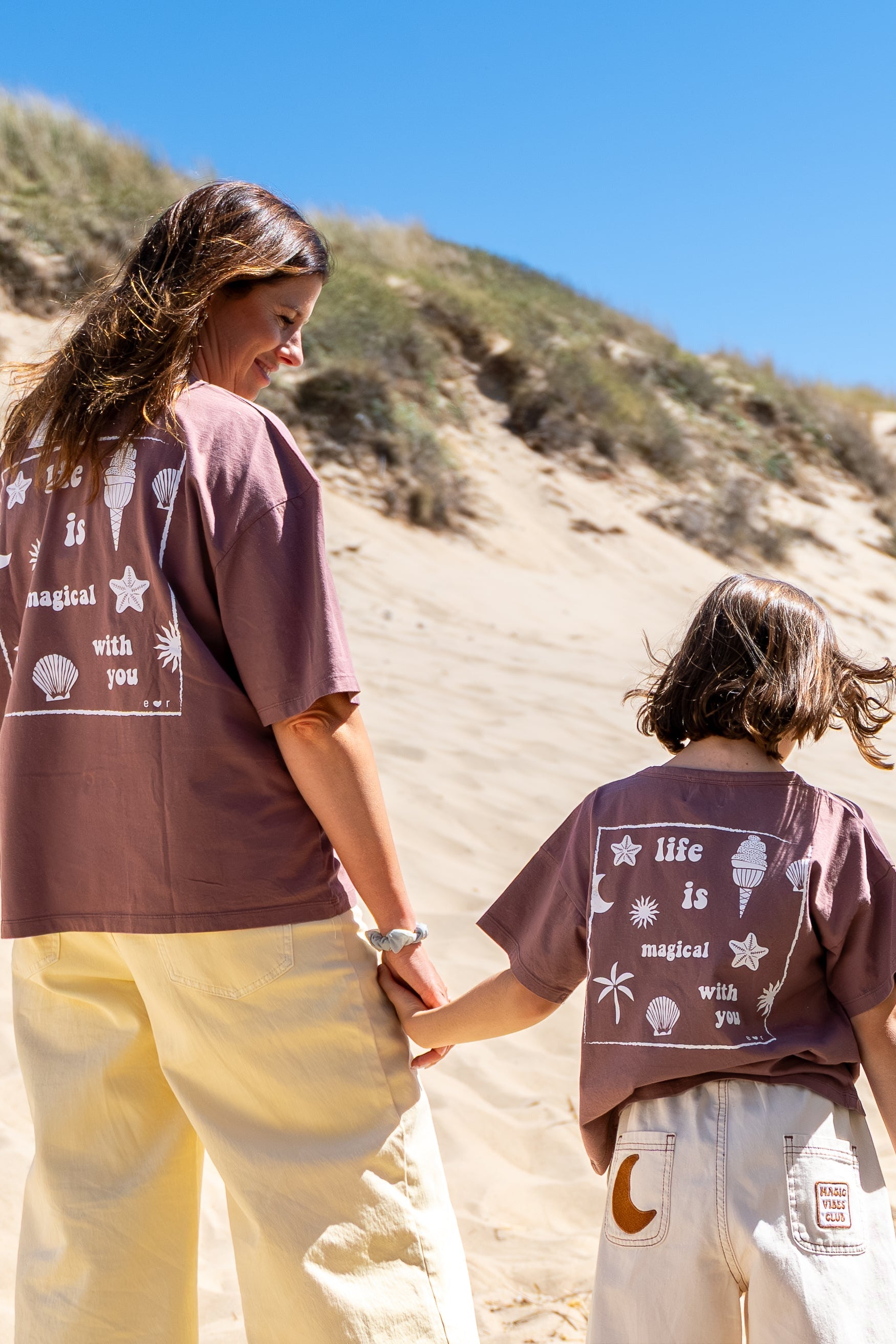 Ella and Rapha Life Is Magical t-shirt marrone bimbi