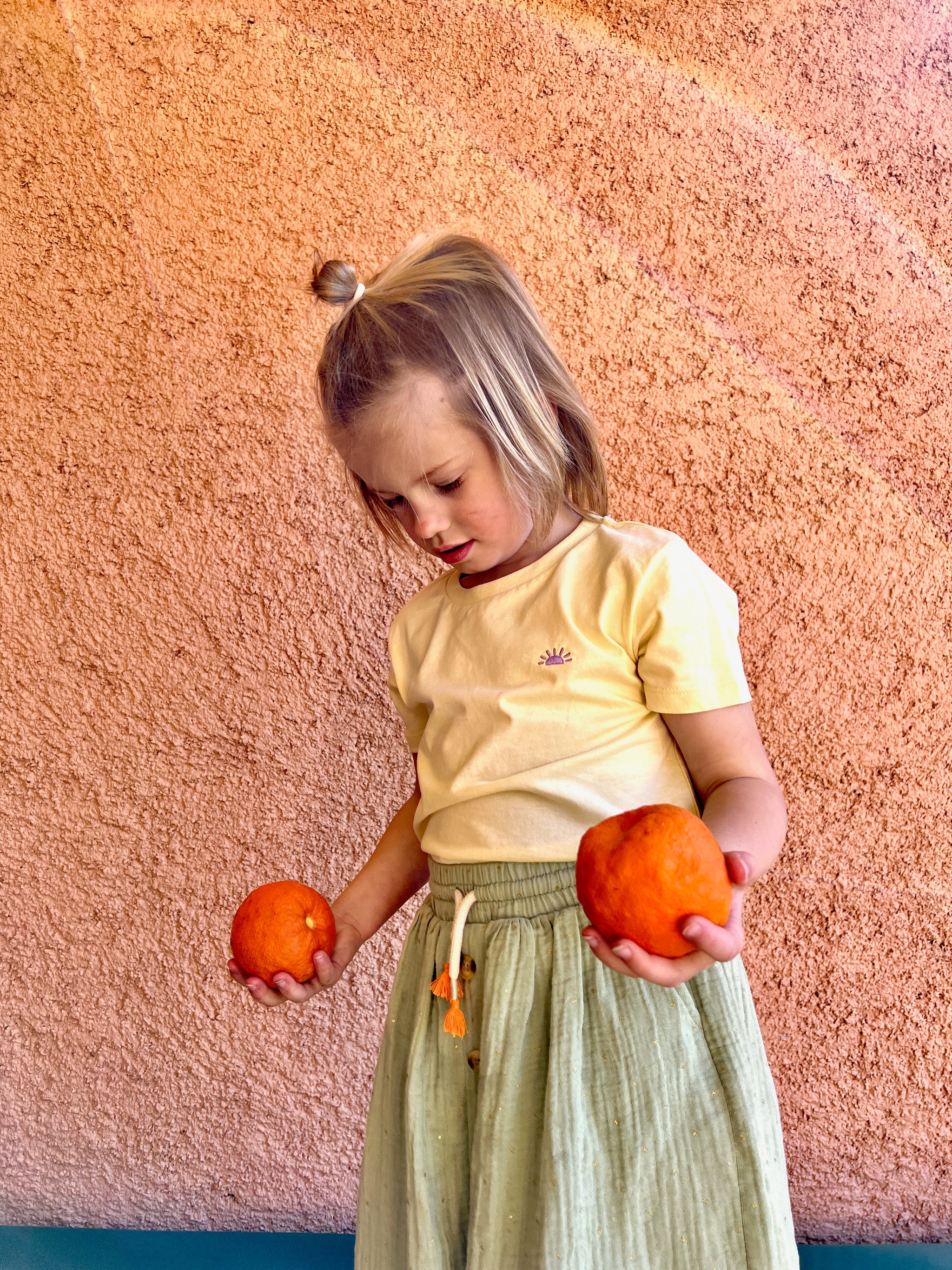 Ella and Rapha Sun t-shirt giallo burro bambino cotone organico