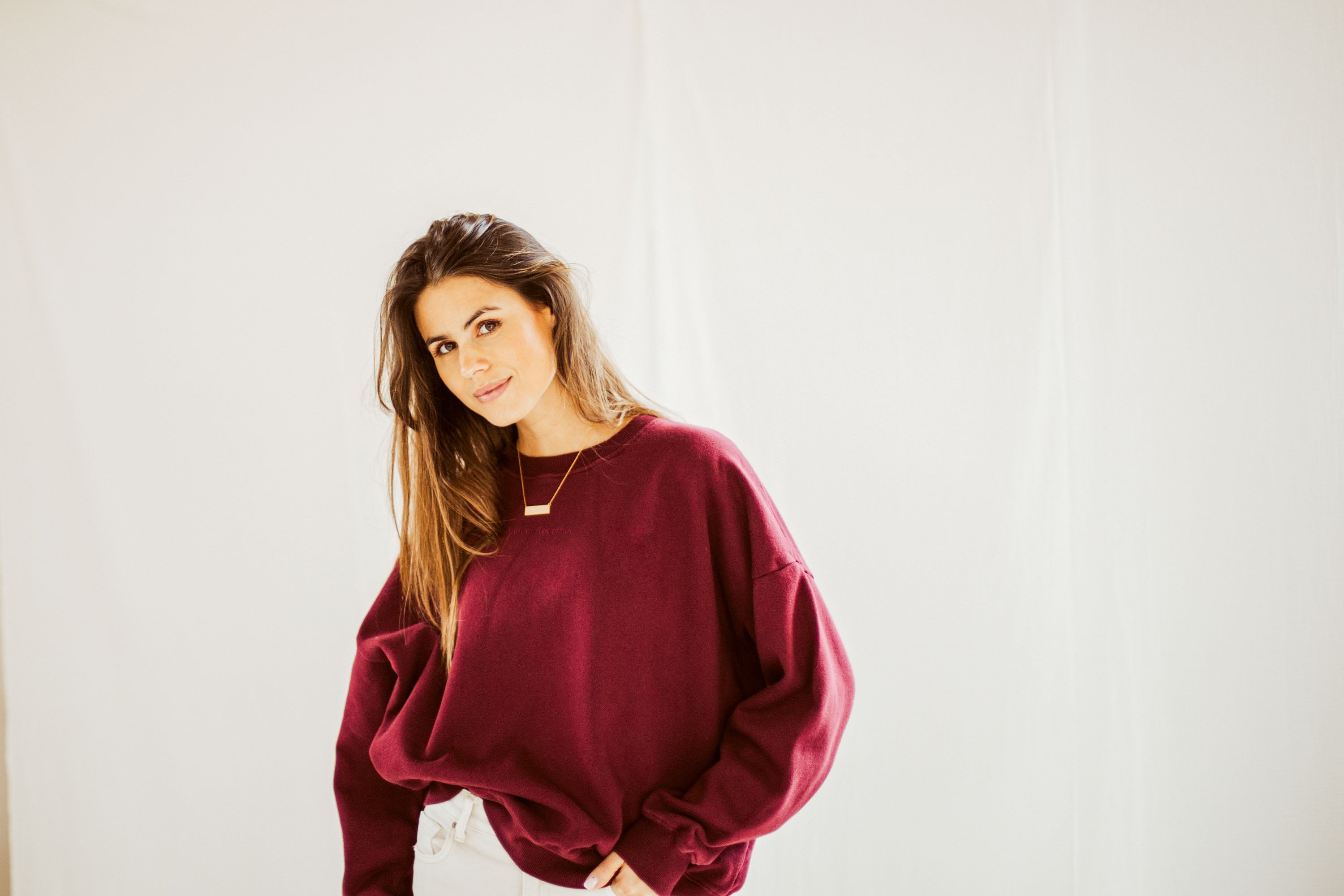 Ella and Rapha BELONG TOGETHER felpa bordeaux cotone bio