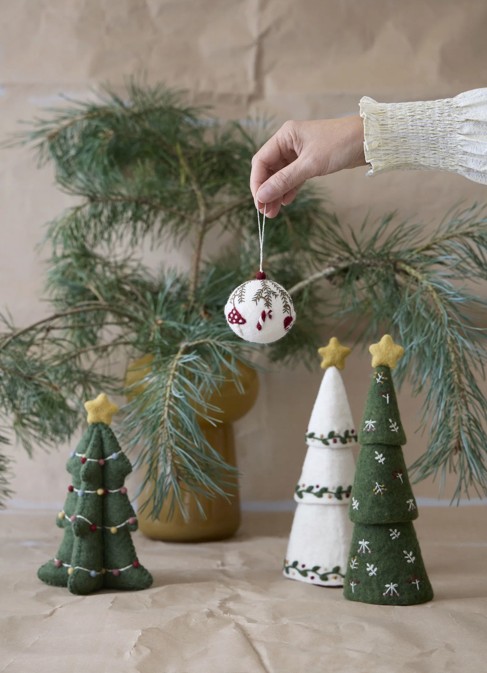 Gry & Sif Pallina di Natale Bianca pendente feltro 6 cm lana