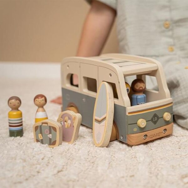 Little Dutch Vintage Campervan camper in legno con famiglia