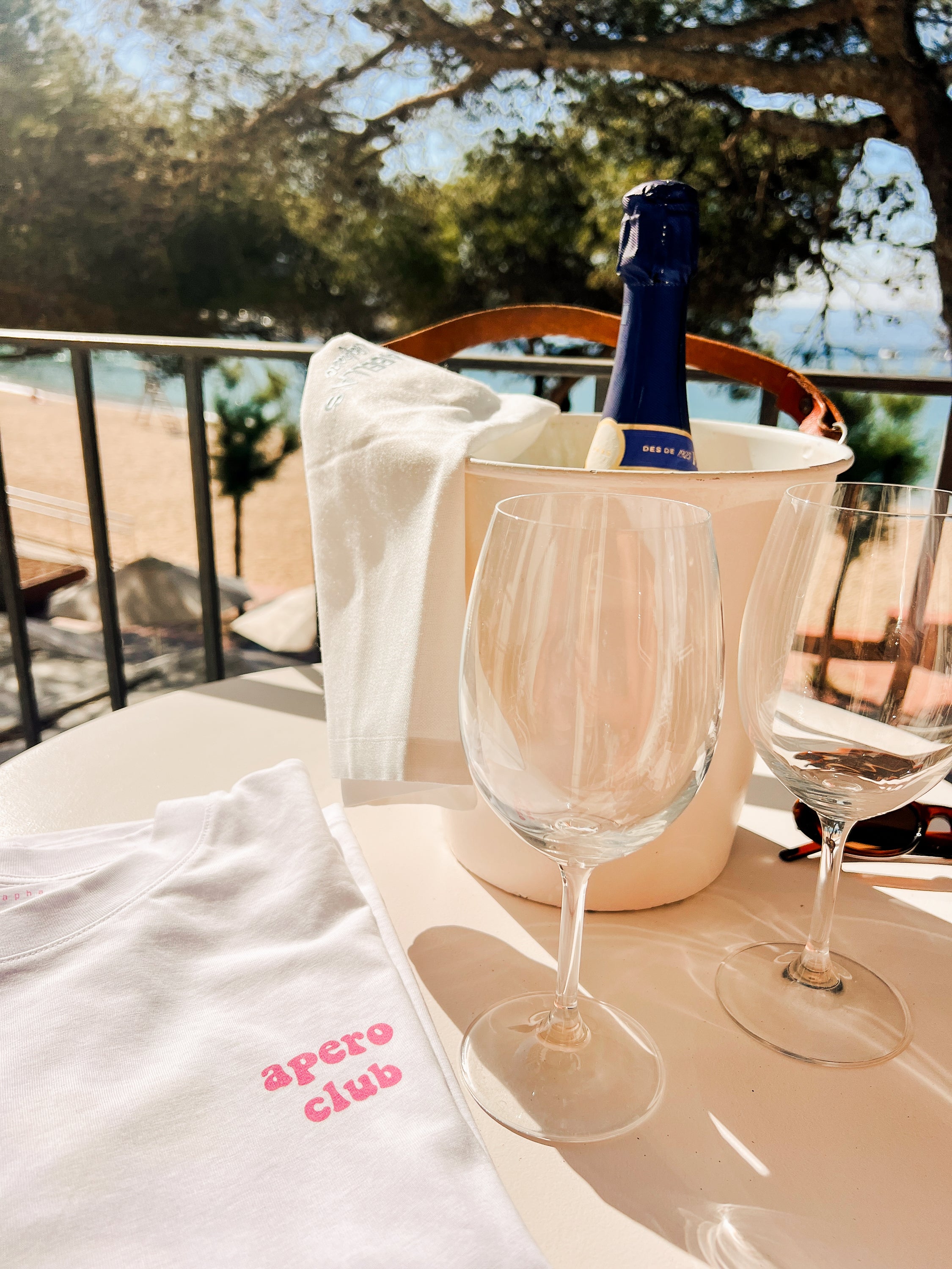 Ella and Rapha Apero Club t-shirt bianca loose fit cotone