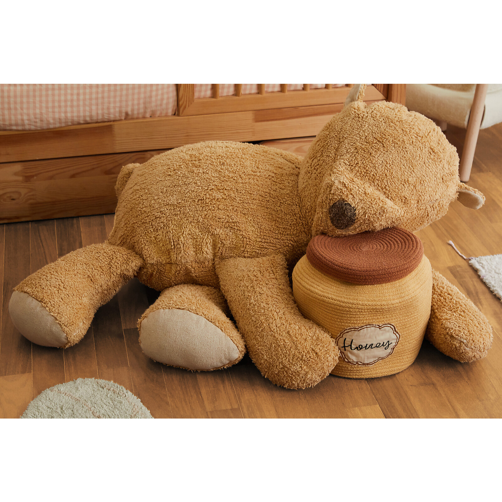Lorena Canals Planet Bee Sleepy Bear pouf miele