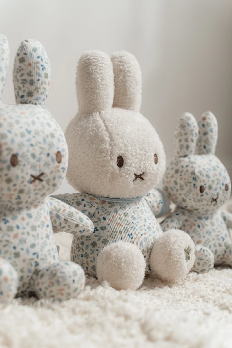 Miffy Lucky Leaves peluche coniglio blu 20 cm