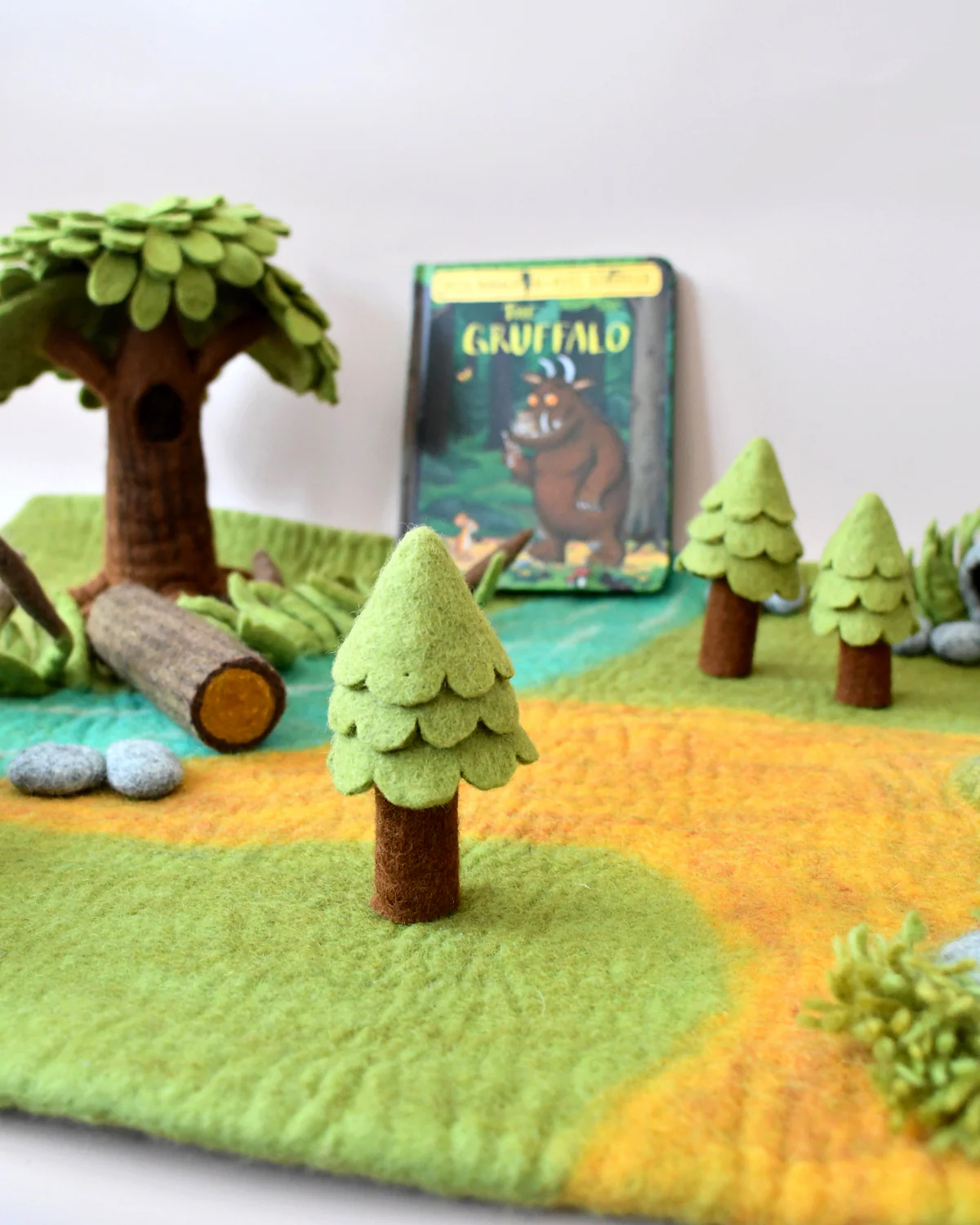 Tara Treasures The Gruffalo Playscape tappeto feltro lana