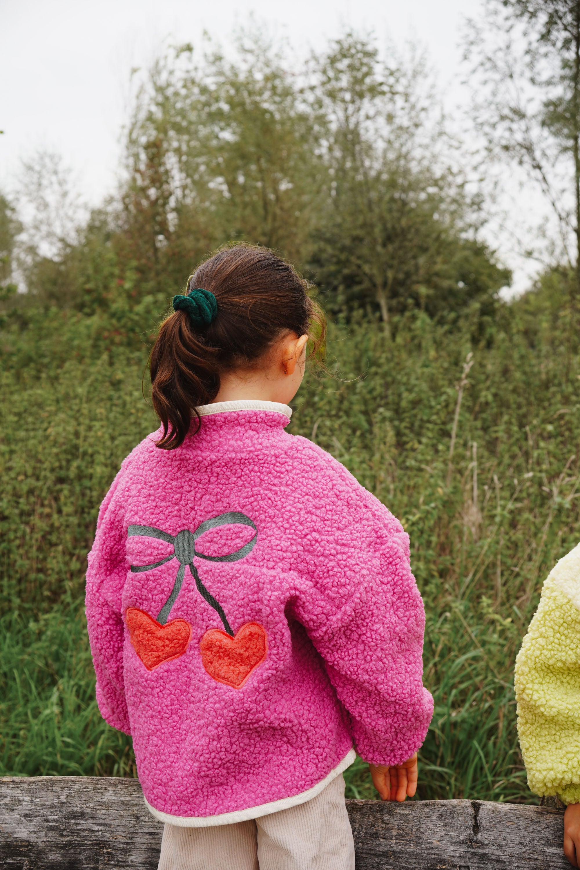 Ella and Rapha Funky Cherry giacca teddy rosa ciliegia