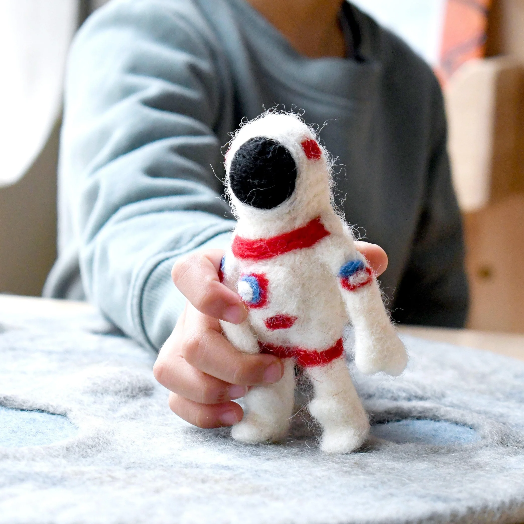 Tara Treasures Felt Space astronauta feltro 14 cm