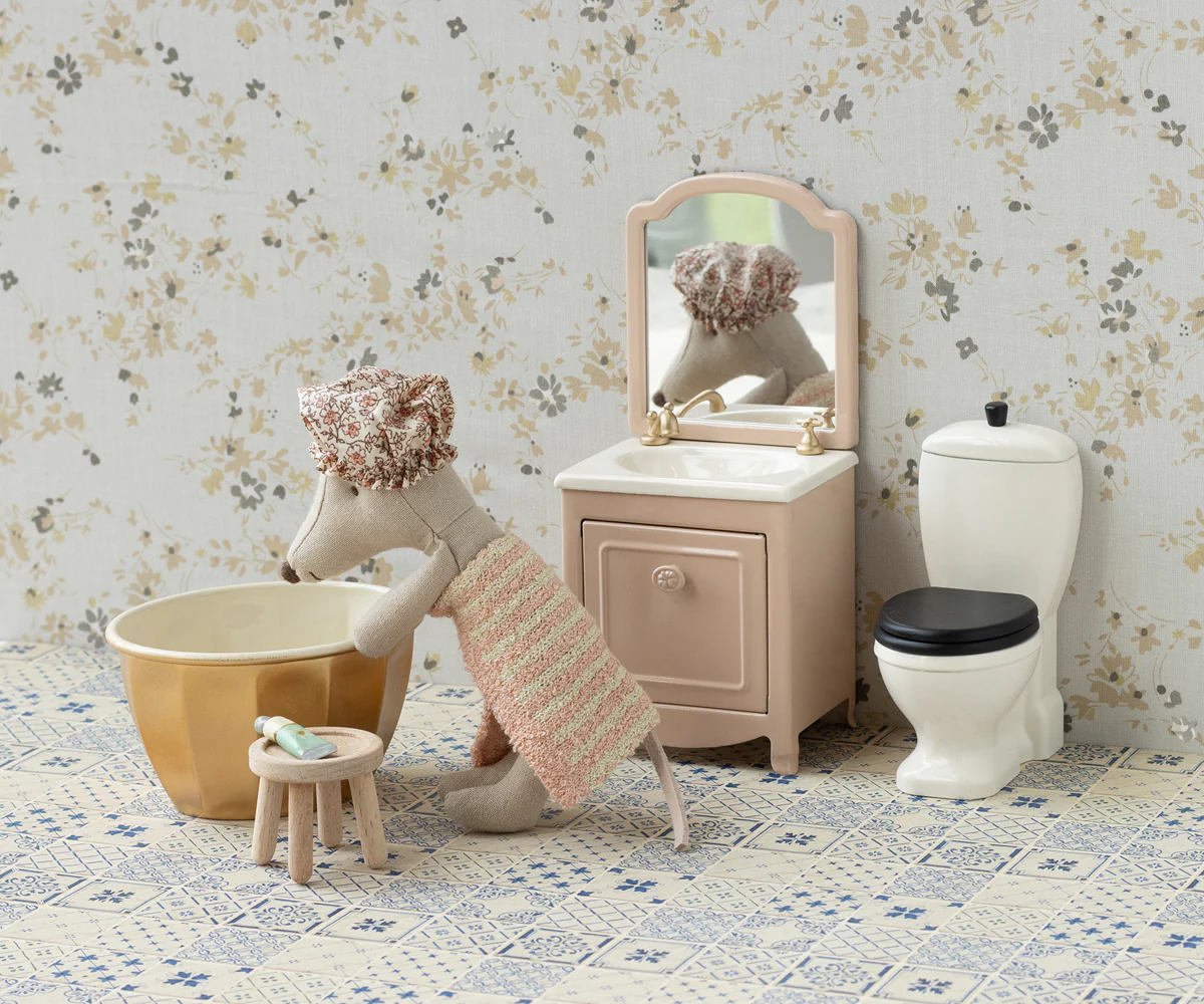 Maileg Topino Spa Pupazzo rosa con vasca oro