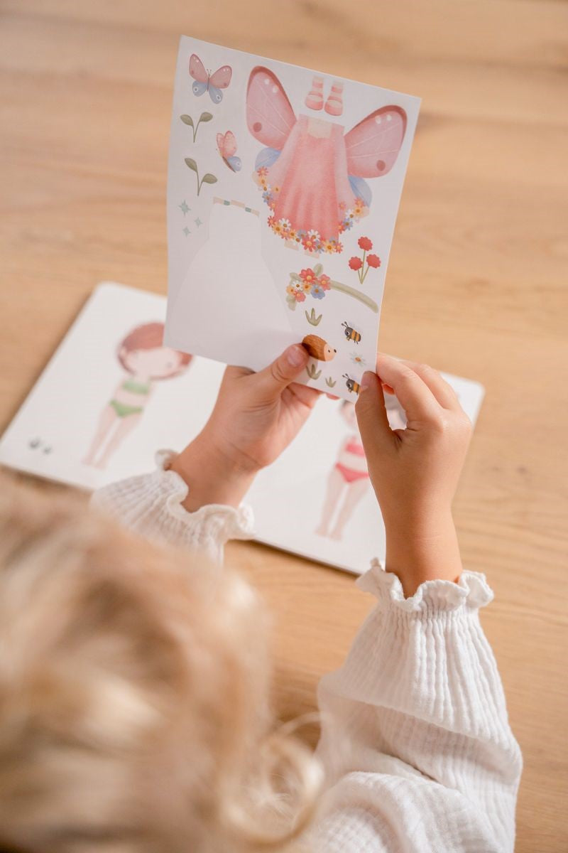 Little Dutch Rosa Friends libro vesti stickers