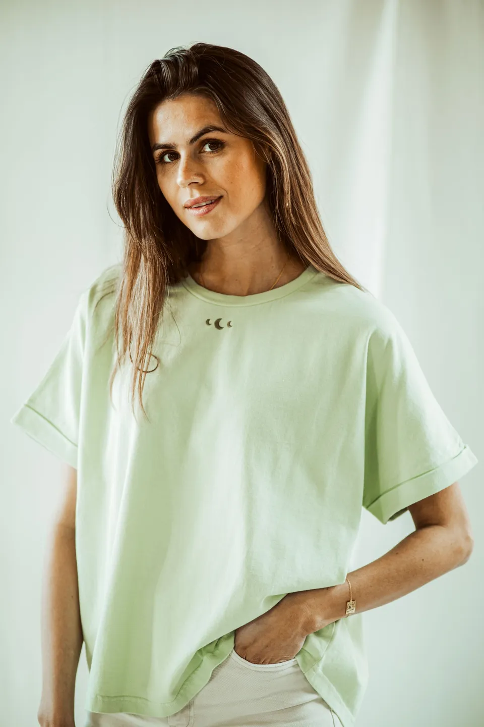 Ella and Rapha LITTLE MOONS Matcha t-shirt verde ricamo