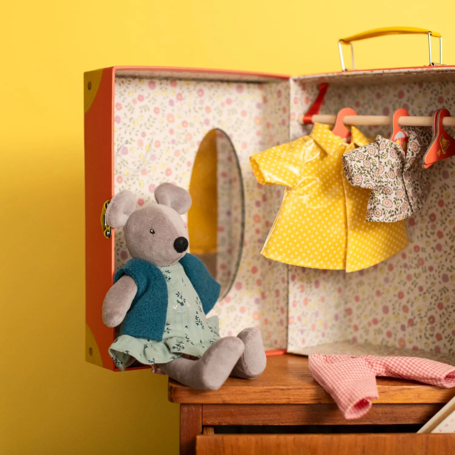 Moulin Roty Nini valigetta armadio pupazzo 25 cm