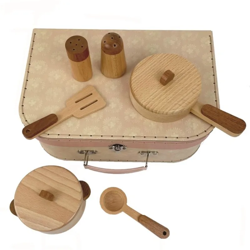 Egmont Toys set pentole gioco cucina legno con valigetta