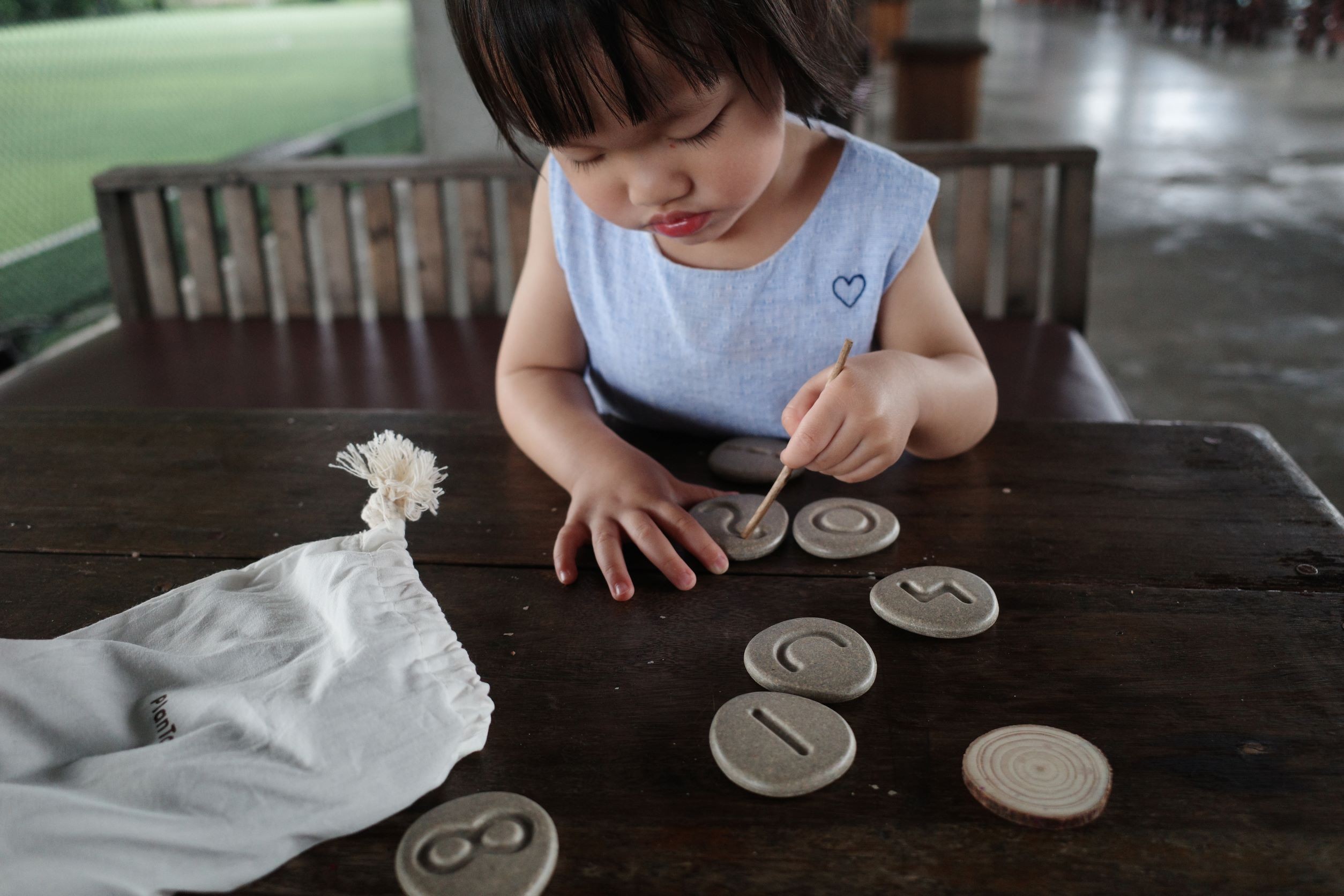 Plan Toys Tactile Stone pietre tattili sensoriali 24 pezzi