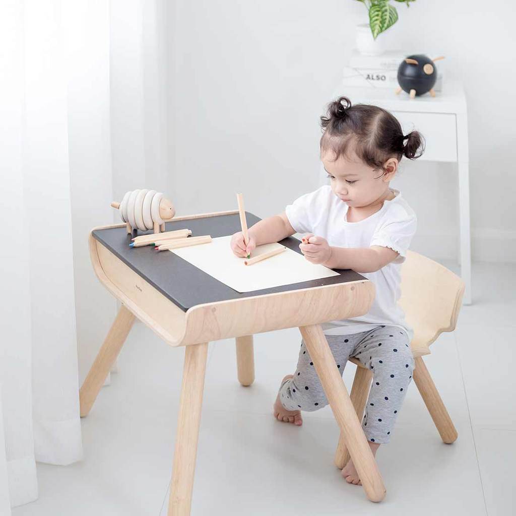 PlanToys set tavolo e sedia legno con lavagna