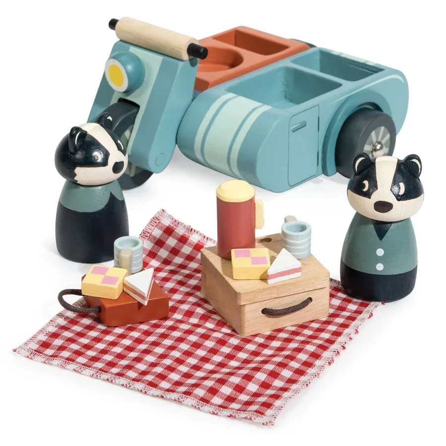 Tender Leaf Badger Picnic Motorbike Ride mini mondo legno