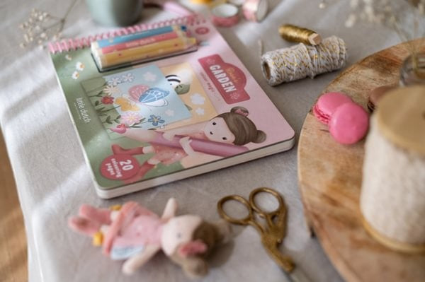 Little Dutch Rosa libro da colorare con matite giardino