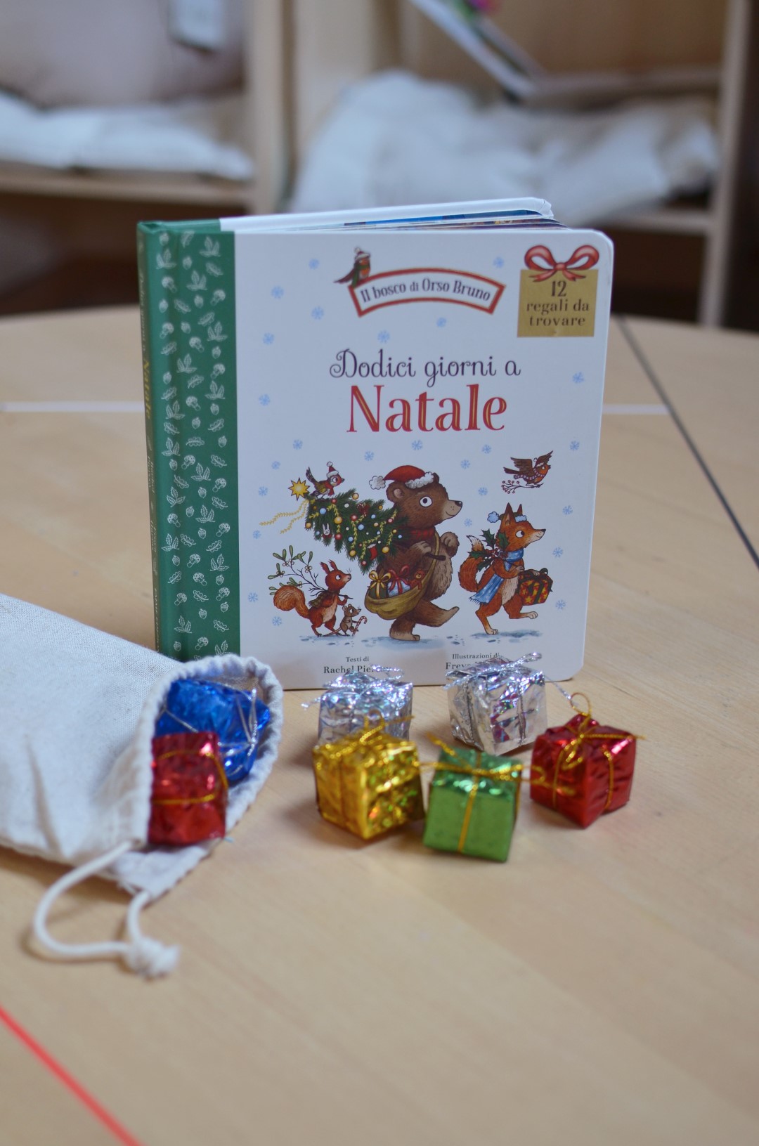 Emme Dodici giorni a Natale mini playset libro 12 regali