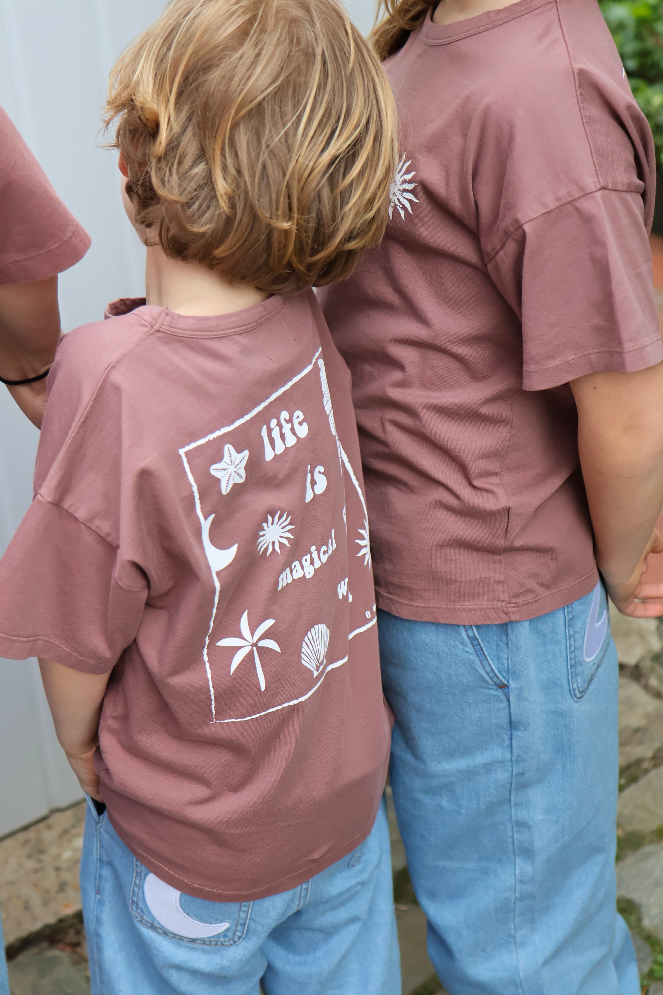 Ella and Rapha Life Is Magical t-shirt marrone bimbi