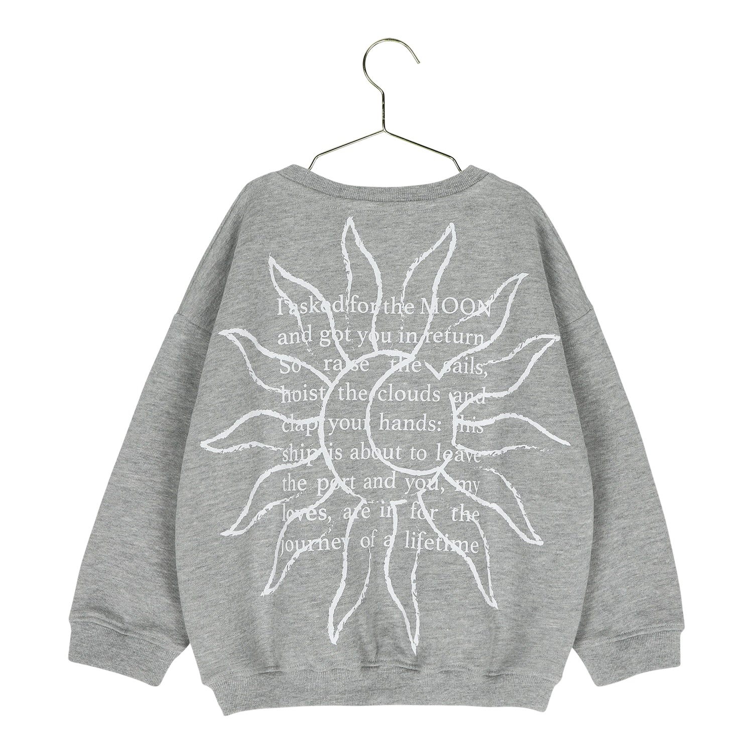 Ella and Rapha little stone grey SUN x MOMENTS magazine felpa grigia