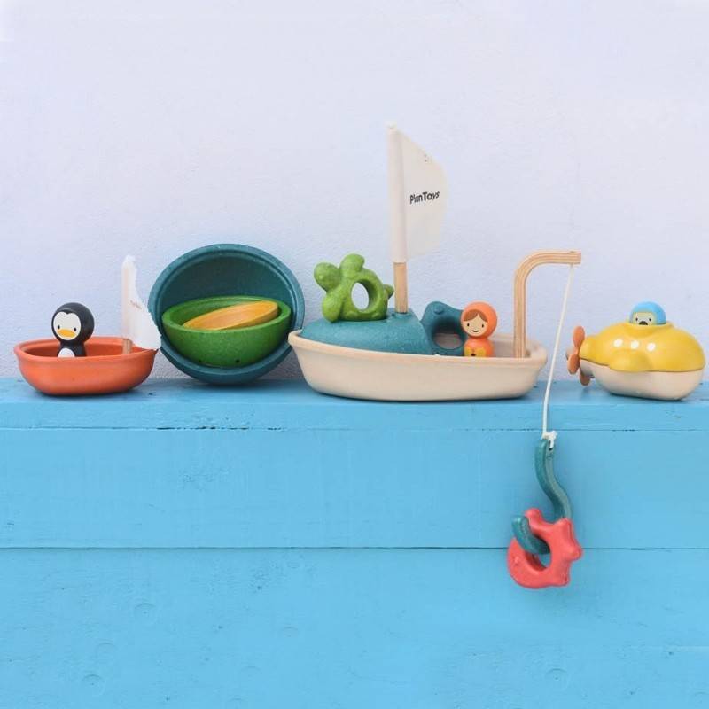Plan Toys Barca a Vela Pinguino gioco bagnetto legno