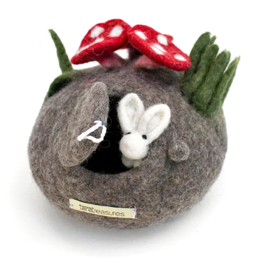 Tara Treasures Fairy Toadstool House casetta fungo feltro con coniglio