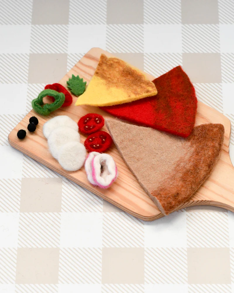 Tara Treasures Pizza Mediterranea fetta feltro con formaggio