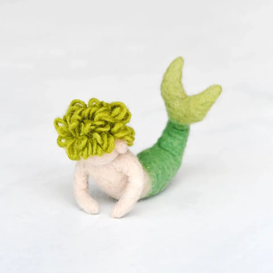 Tara Treasures Merman feltro tritone capelli verdi 13 cm