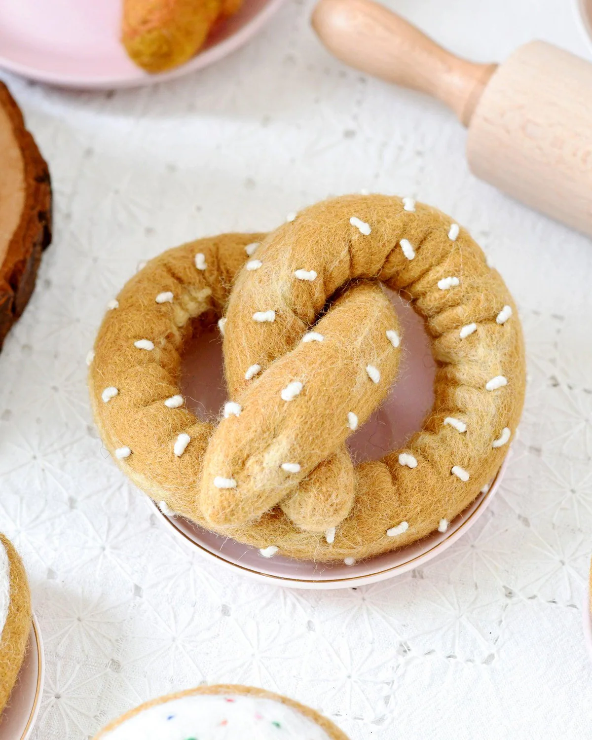 Tara Treasures pretzel feltro gioco cucina