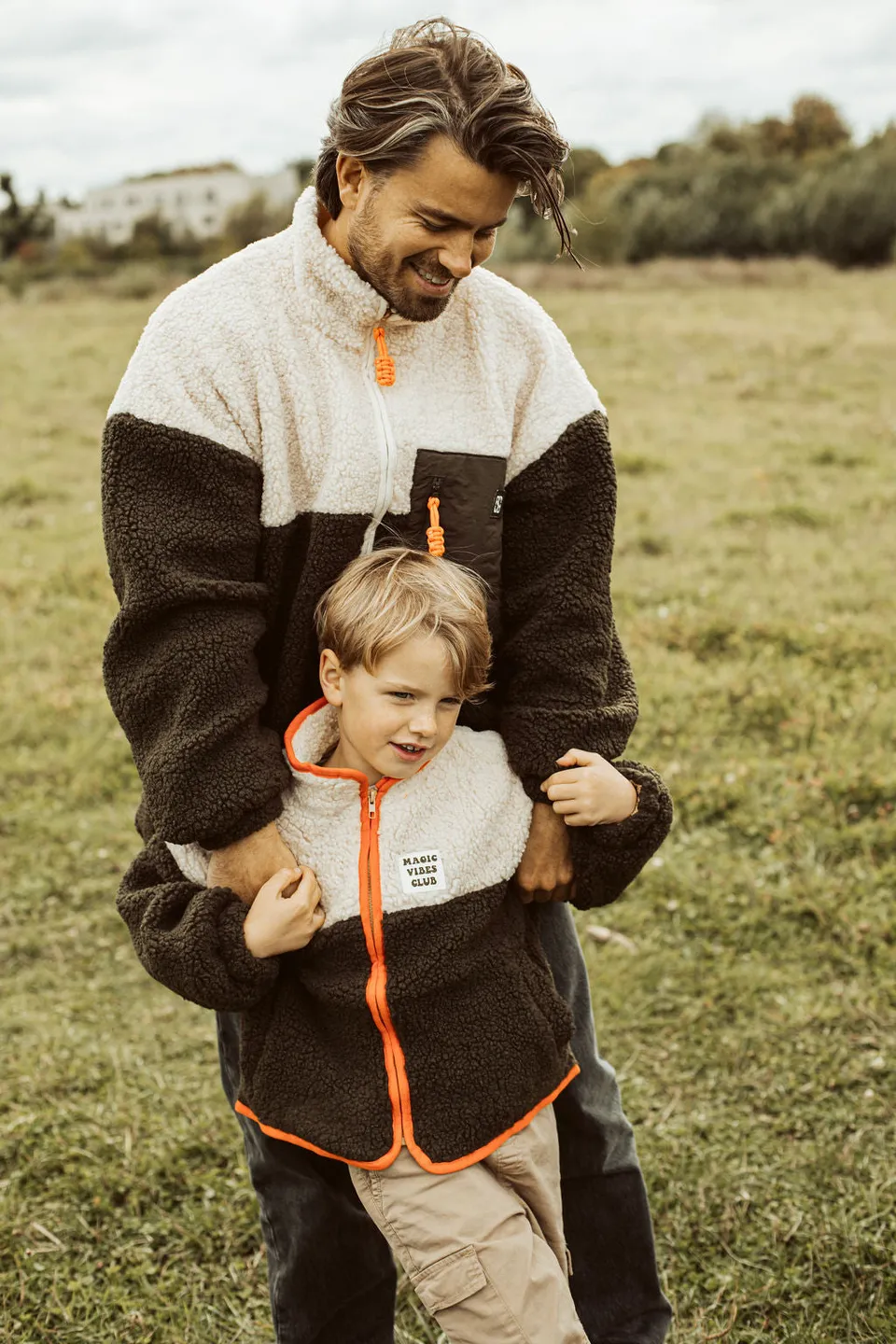 Ella and Rapha Icon giacca teddy uomo kaki taschino