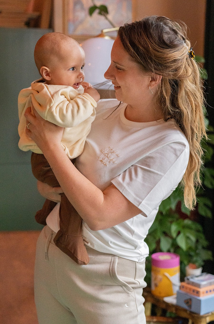 Ella and Rapha Magic Midwife t-shirt donna bianca bio