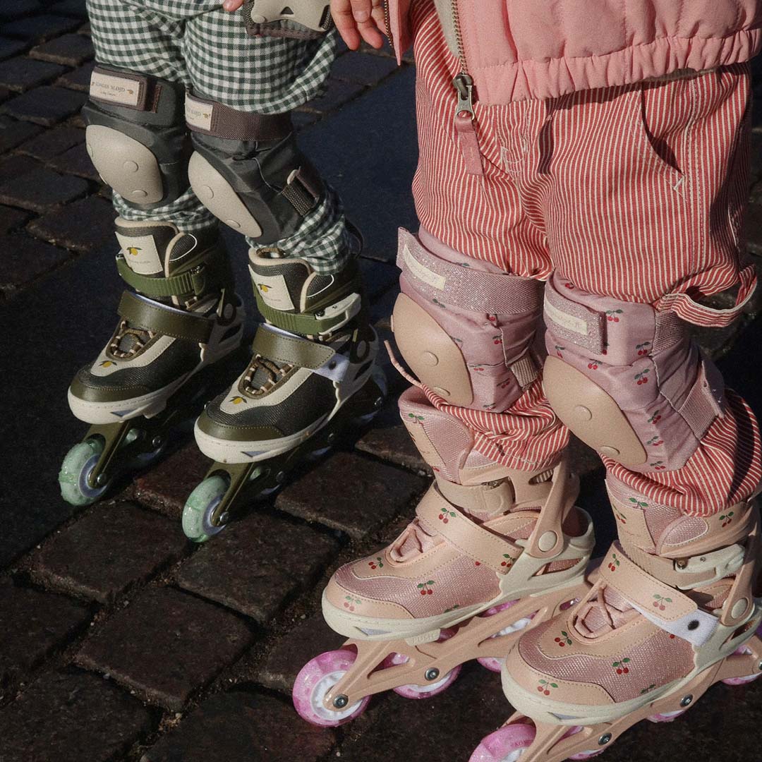 Konges Slojd Karakate pattini in linea luminosi bambini
