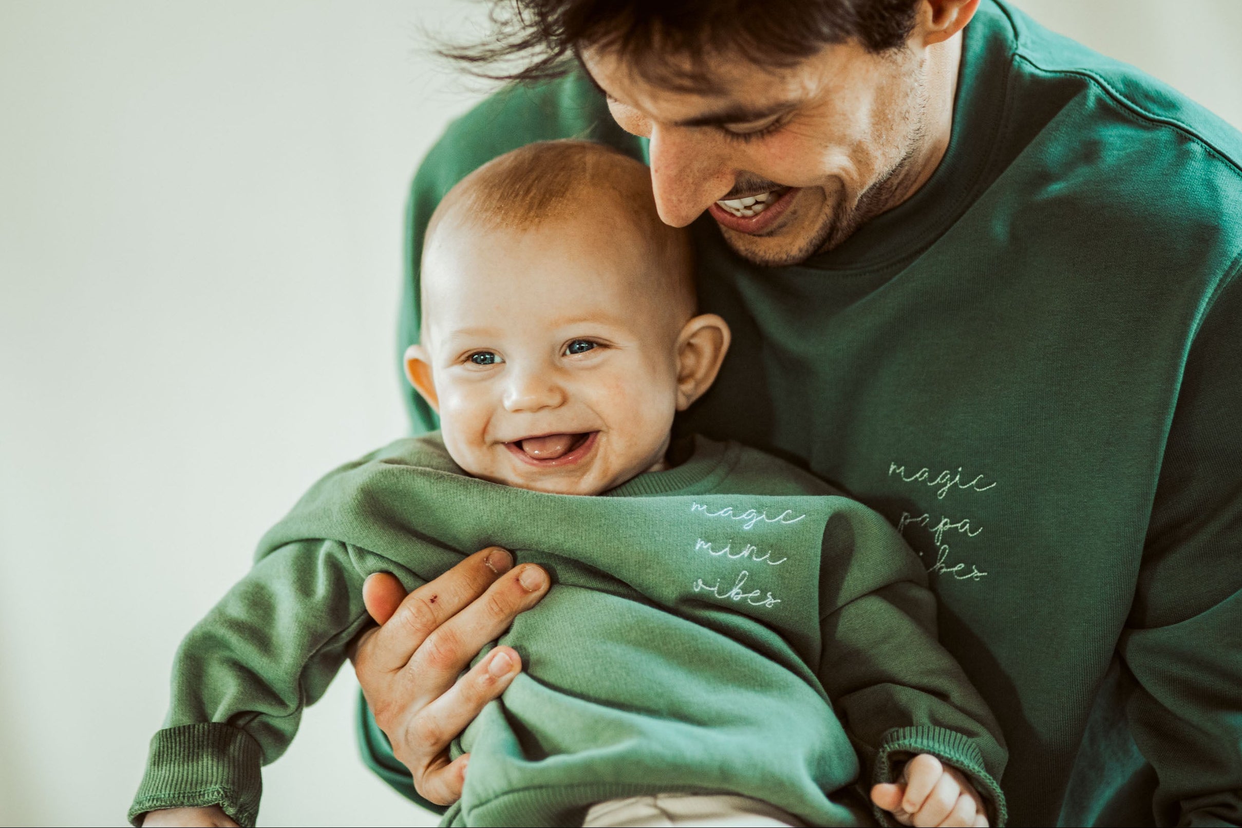 Ella and Rapha Papa felpa uomo verde pino cotone bio