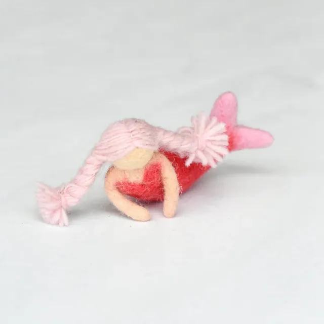 Tara Treasures Waldorf Mermaid Sirena Feltro Capelli Rosa 13 cm