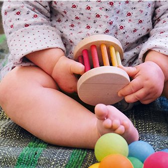 Grimm's Mini Babyroller sonaglio legno arcobaleno