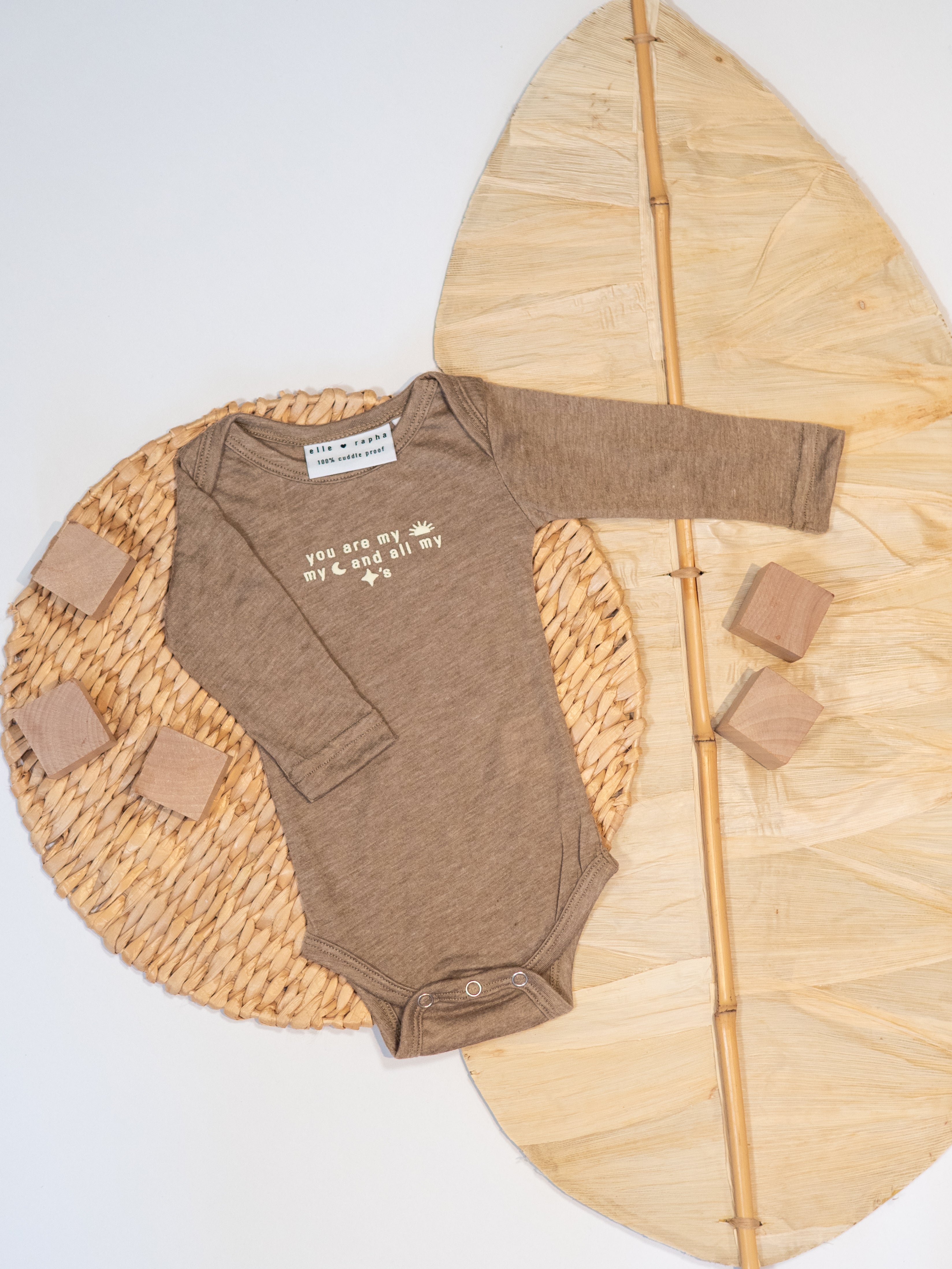 Ella and Rapha Sun Moon Stars body neonato taupe