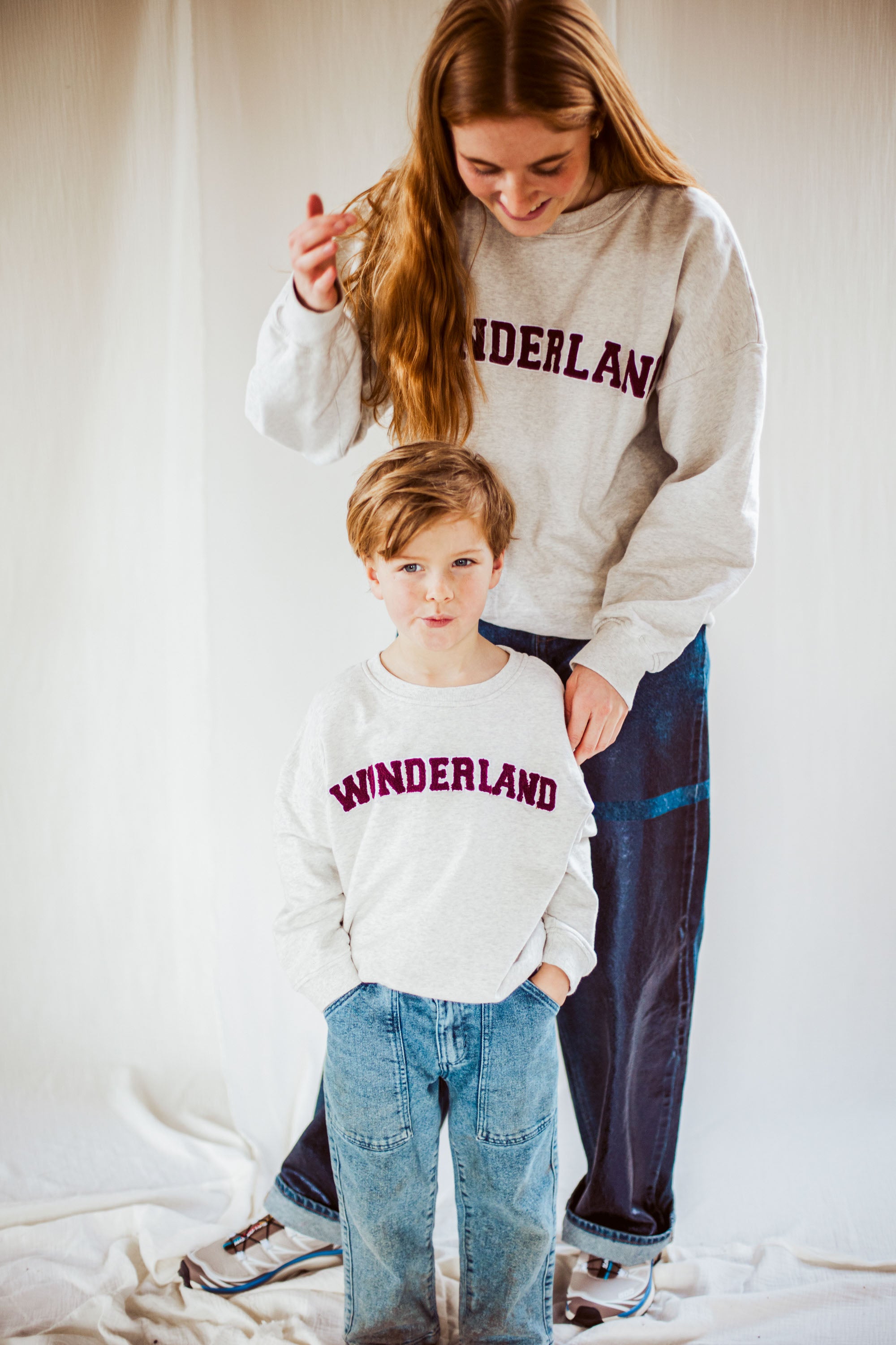 Ella and Rapha WONDERLAND felpa grigia donna ricamata loose