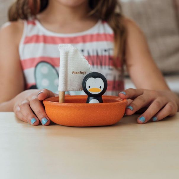 Plan Toys Barca a Vela Pinguino gioco bagnetto legno