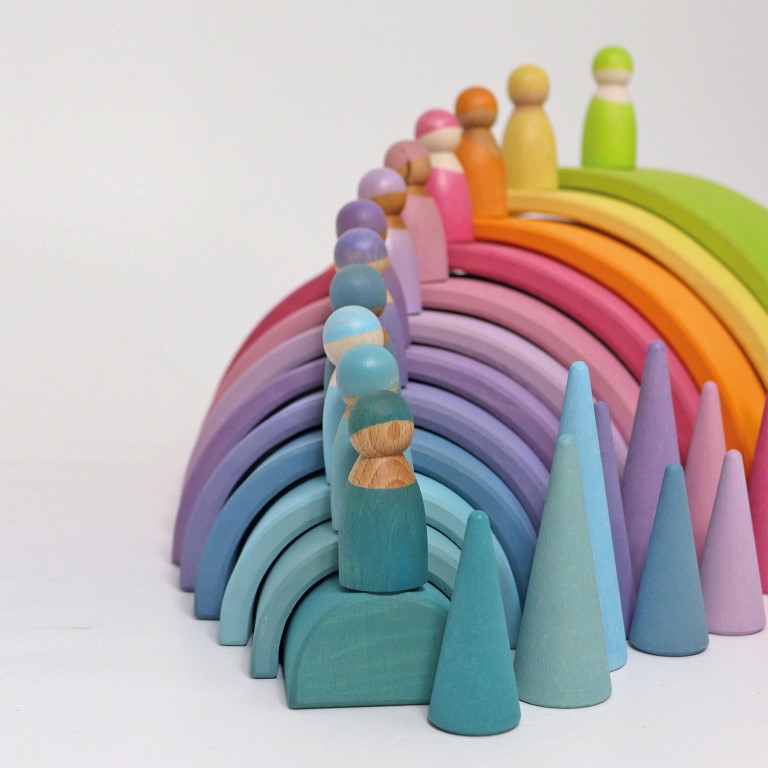 Grimm's 12 Amici Arcobaleno Gioco Legno Pastello