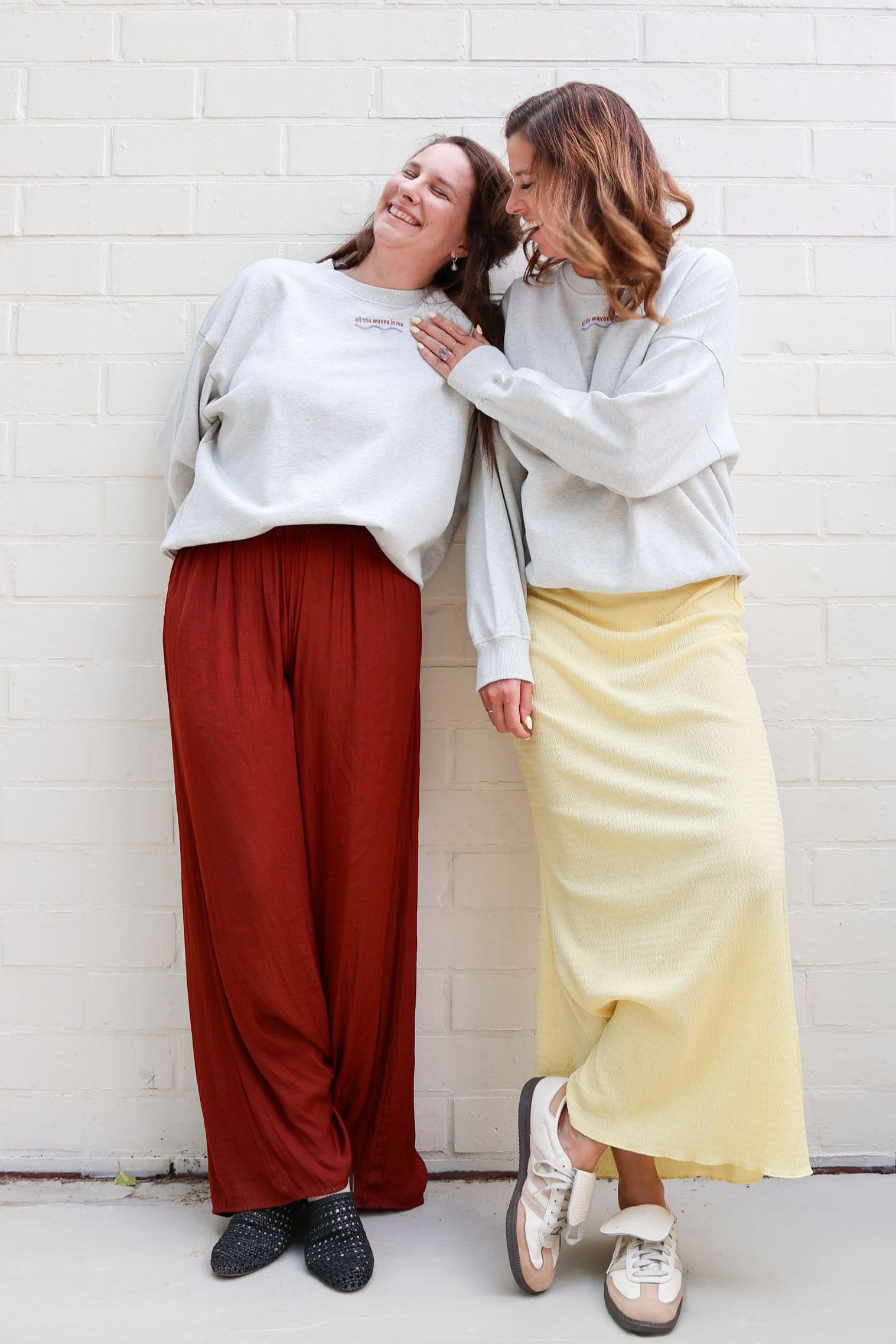 Ella and Rapha Waves felpa grigia loose fit donna
