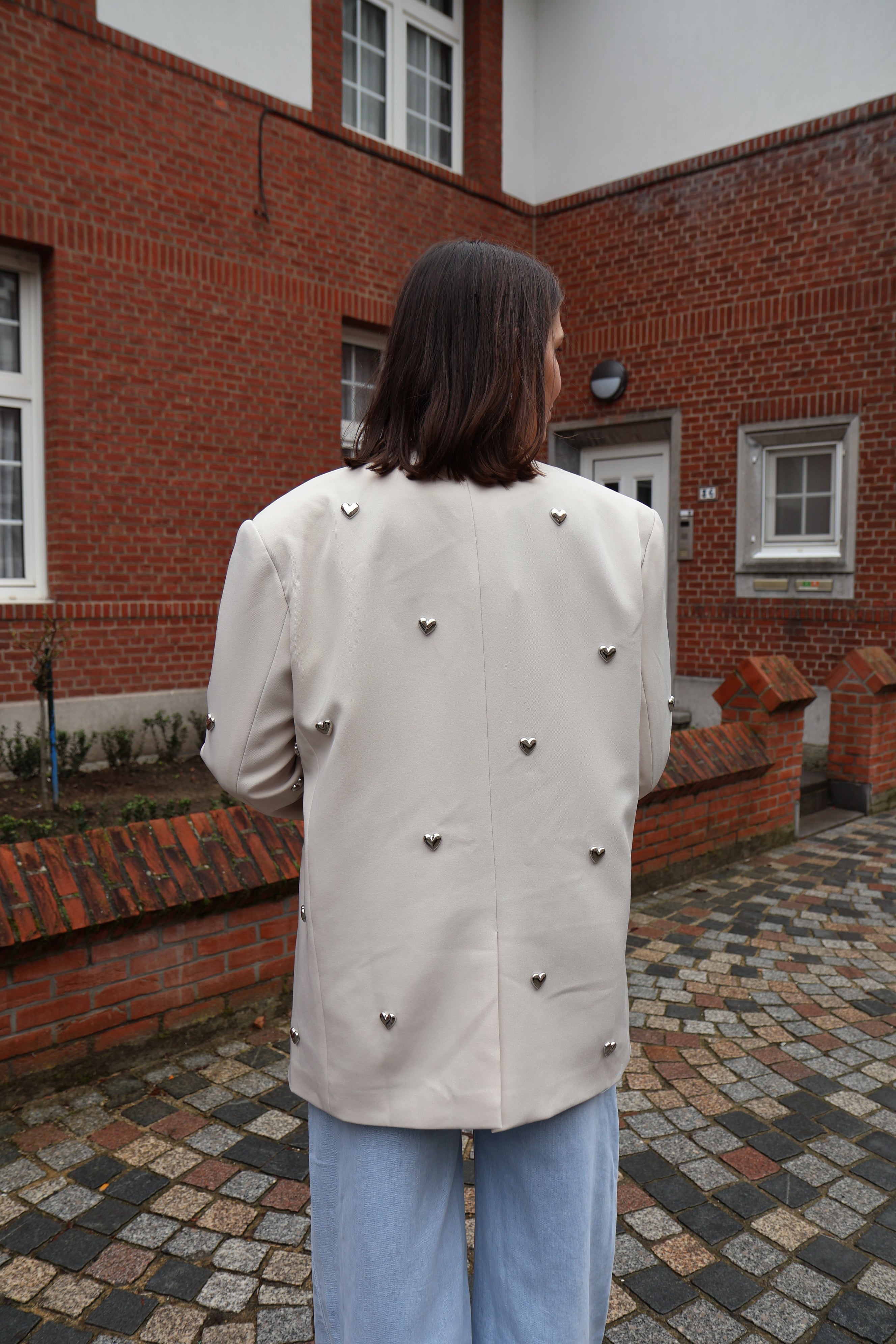 Ella and Rapha Hearts blazer beige oversize elegante