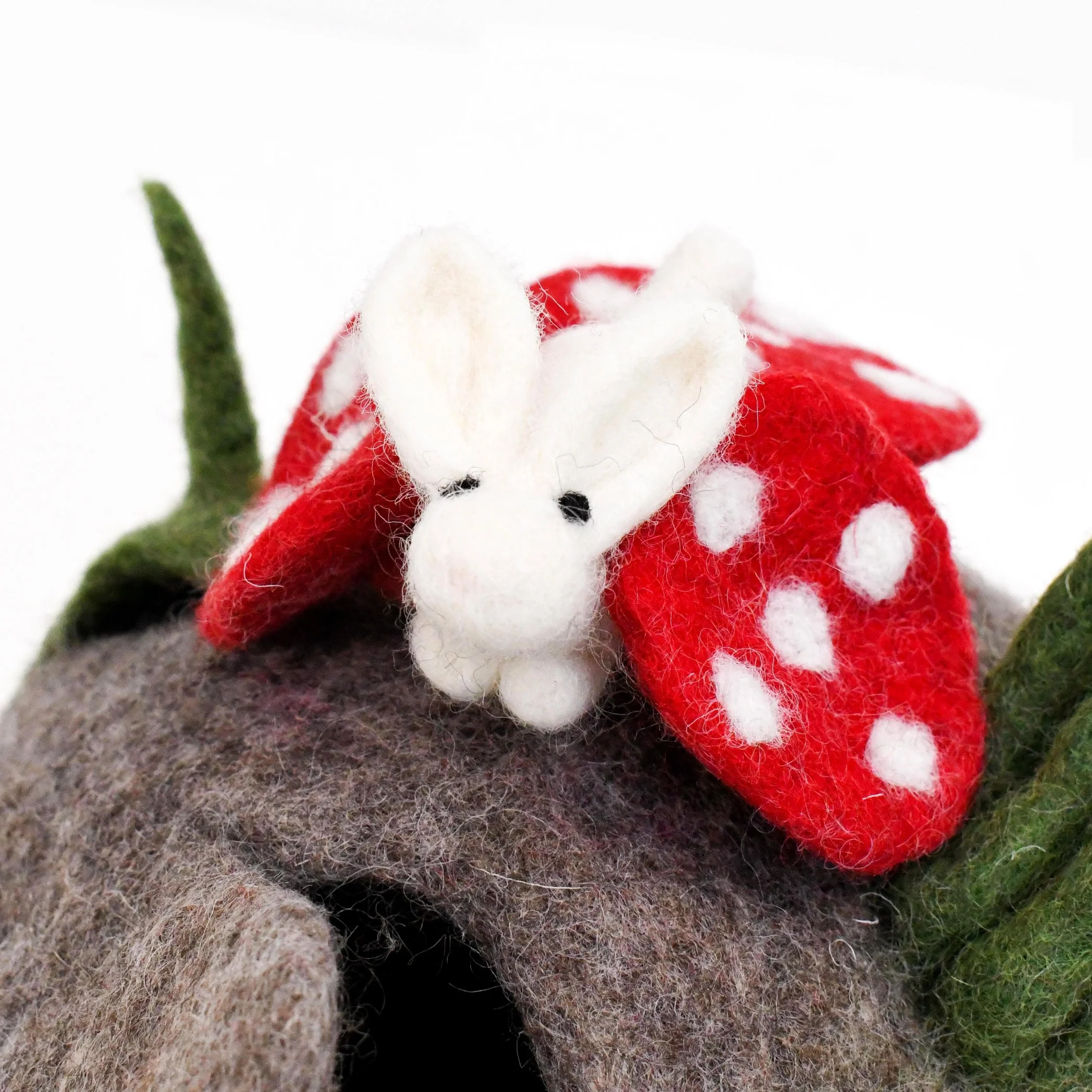 Tara Treasures Fairy Toadstool House casetta fungo feltro con coniglio