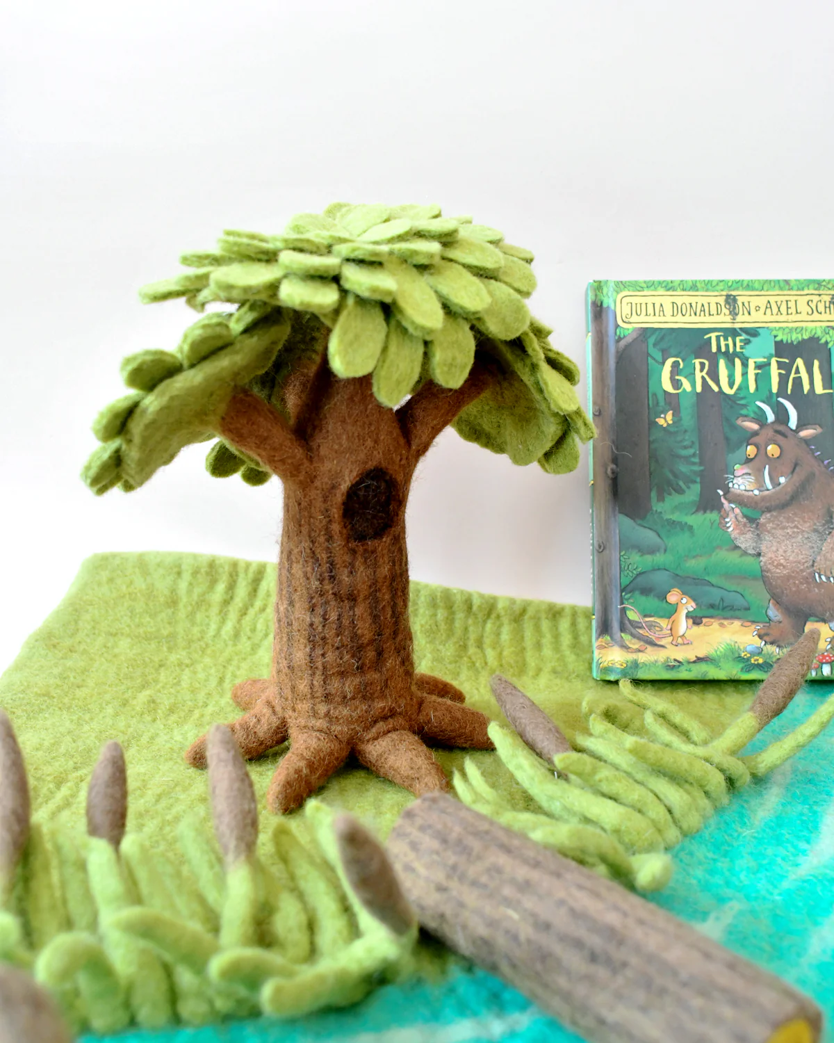Tara Treasures The Gruffalo Playscape tappeto feltro lana