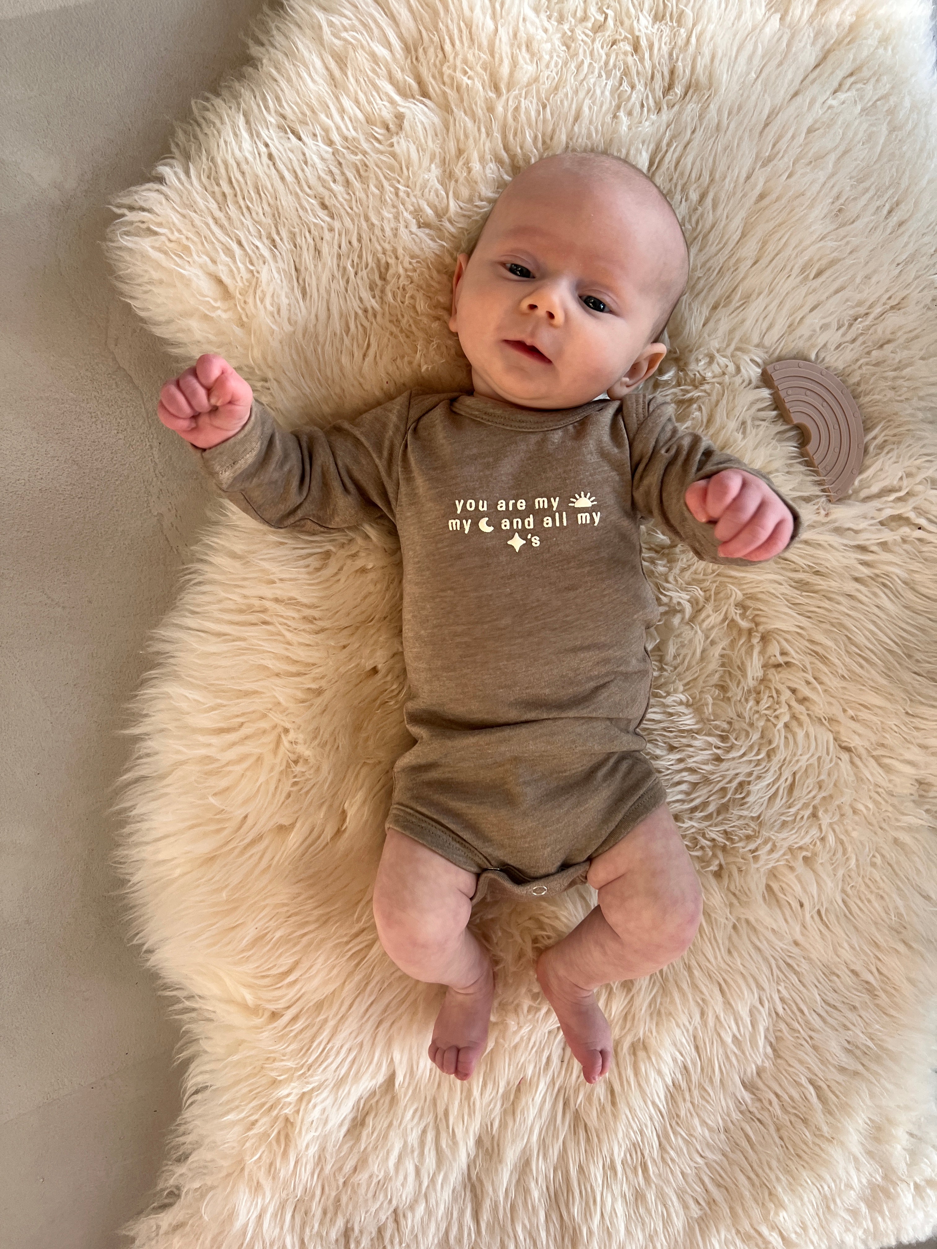 Ella and Rapha Sun Moon Stars body neonato taupe