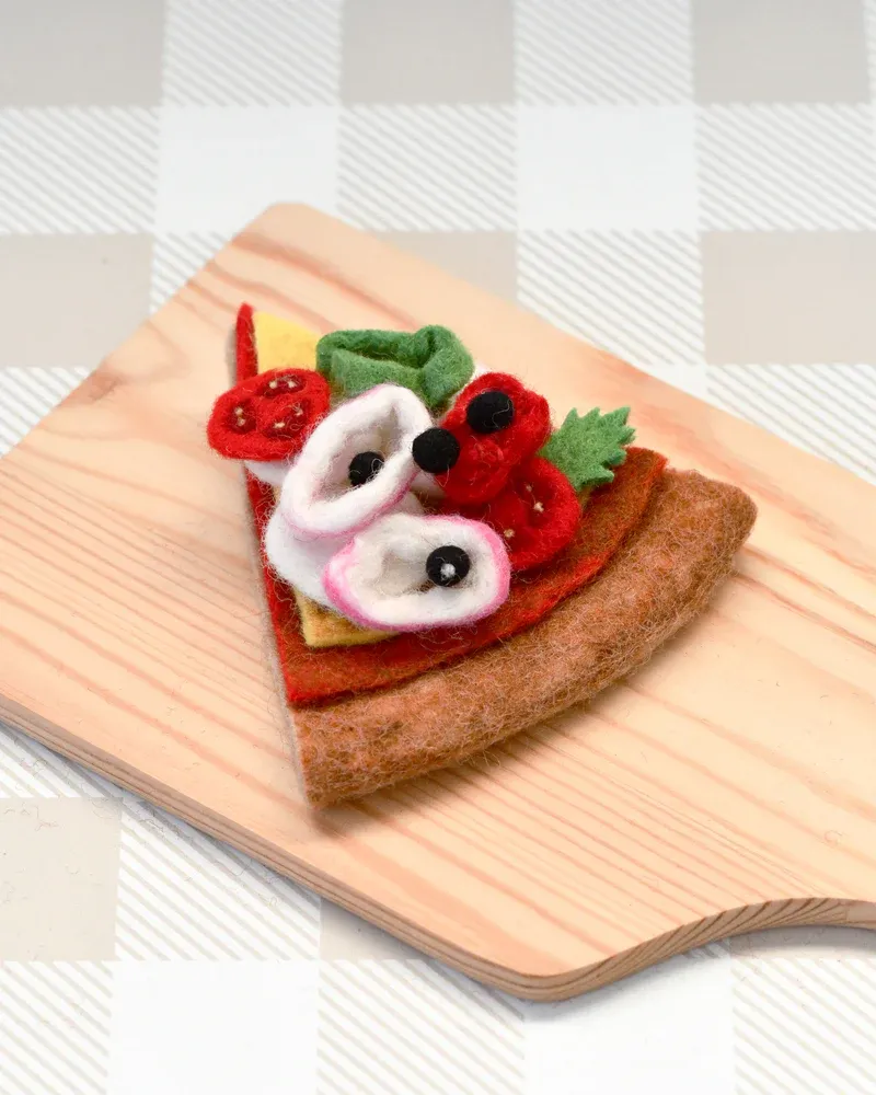 Tara Treasures Pizza Mediterranea fetta feltro con formaggio