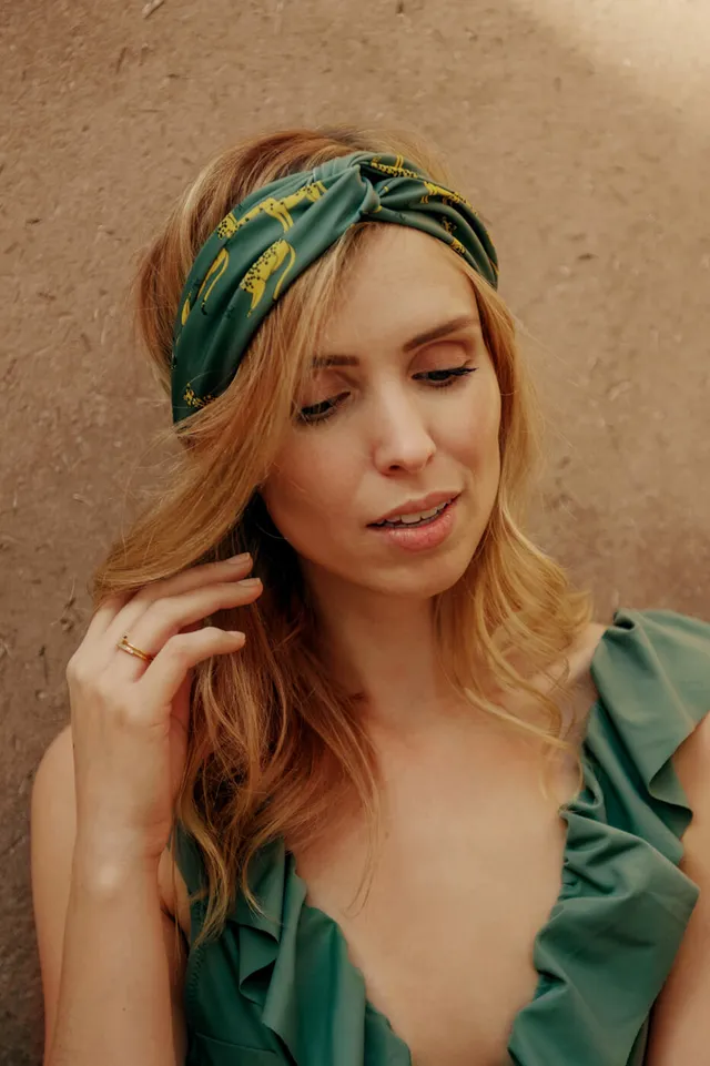 Ella and Rapha Leopard Green fascia capelli verde UPF 50+