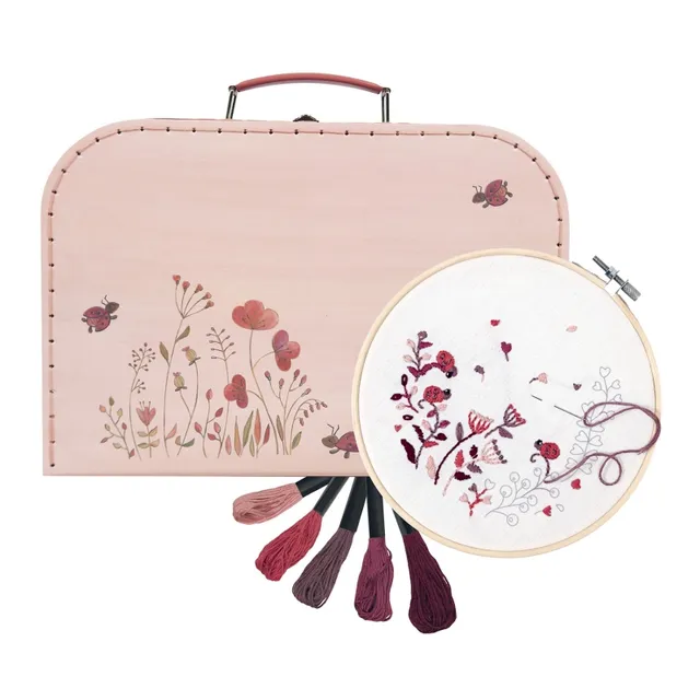 Egmont Toys Coccinella kit ricamo in valigetta cotone