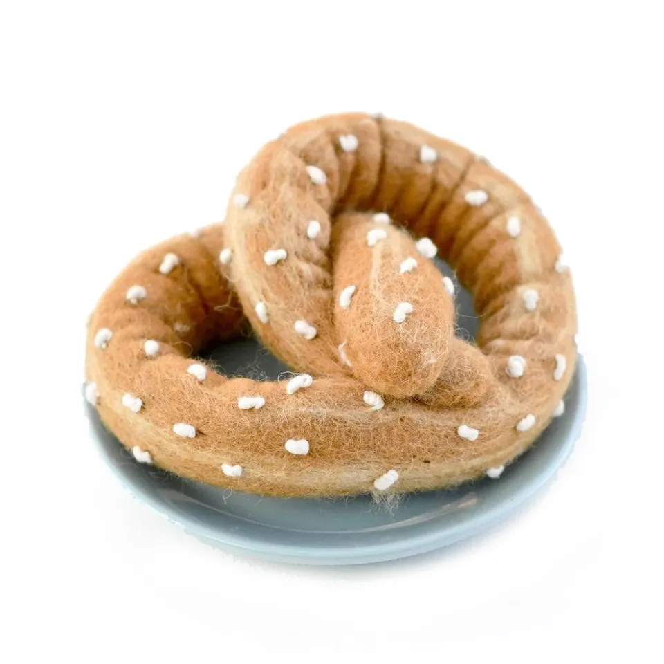 Tara Treasures pretzel feltro gioco cucina