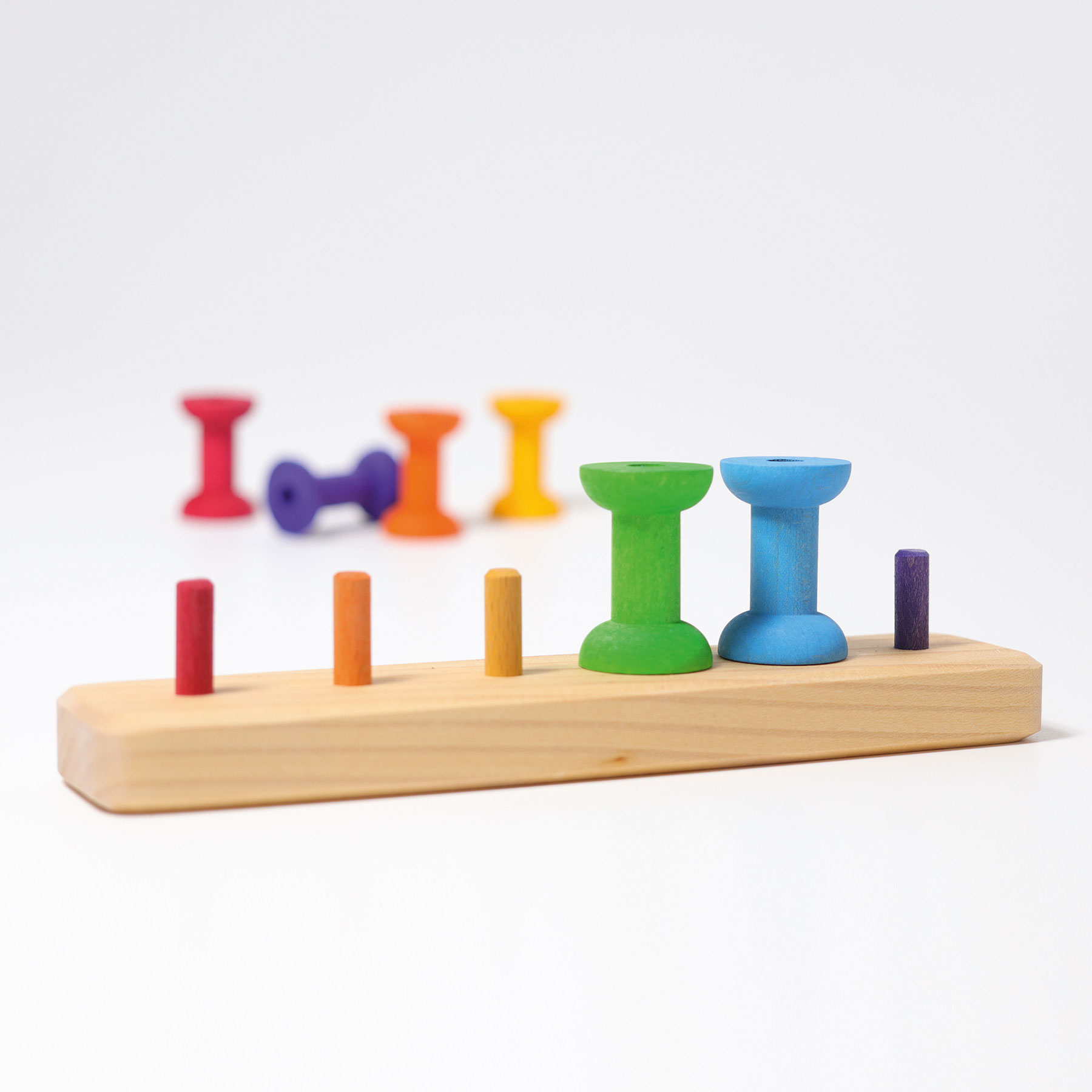 Grimm's Arcobaleno Spolette con ago gioco impilabile legno 12 mesi